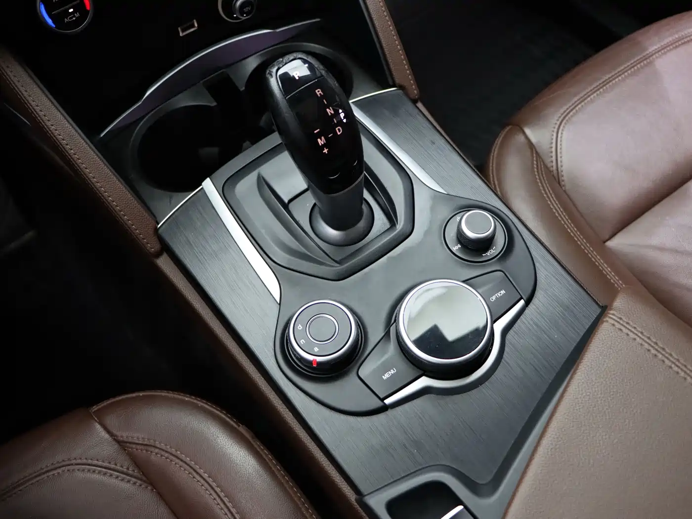 Alfa Romeo Stelvio 2019 2017 2.0T 280HP Luxury