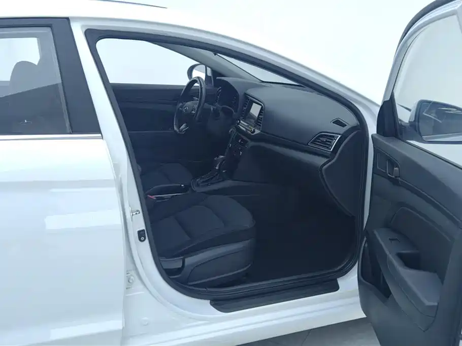 Hyundai Elantra 2018 1.4T DCT Dynamic·Vitality Model фото 8