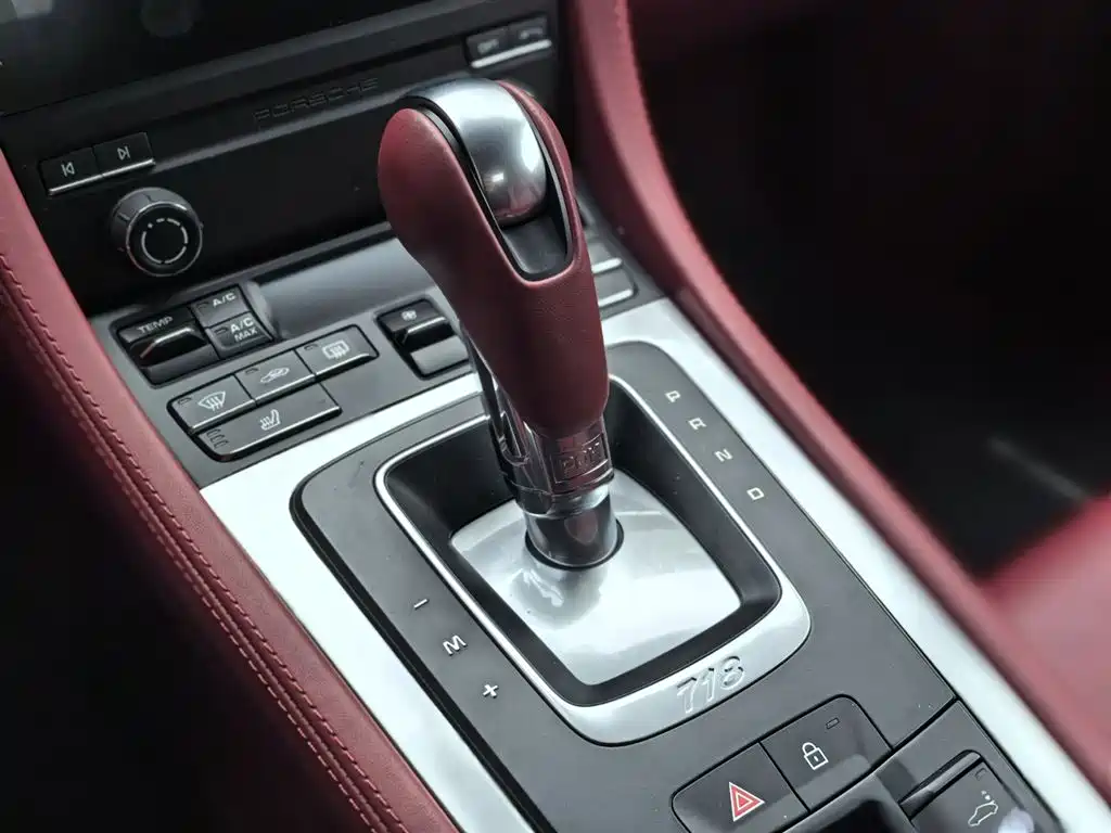 PORSCHE 718