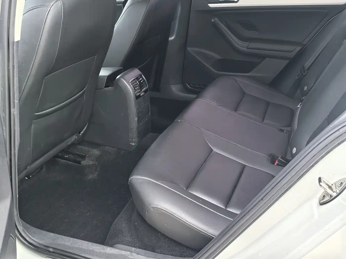 Volkswagen Sagitar 2018 280TSI DSG Spark Edition фото 8