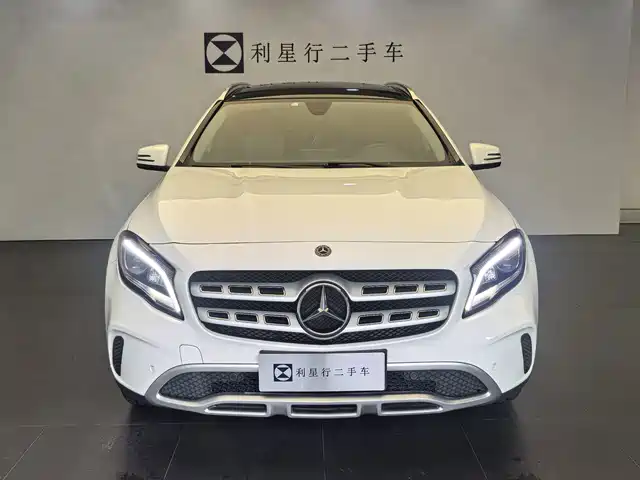 Mercedes-Benz GLA 2018 GLA 200 Fashion — фото 3