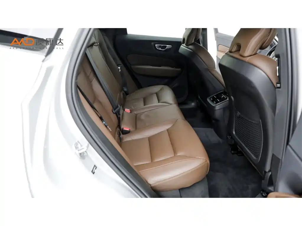 Фото 8 - Volvo XC60