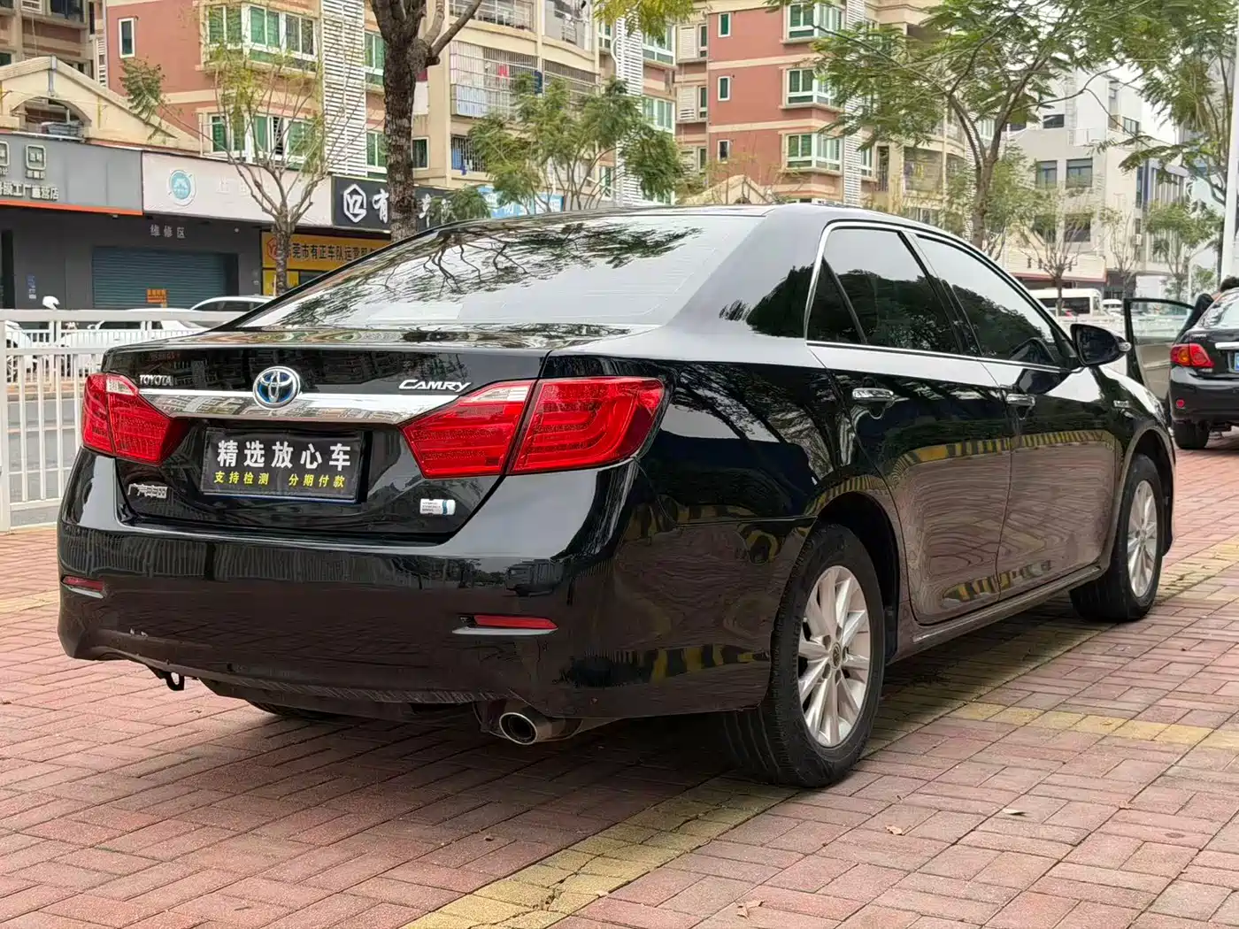 Toyota Camry 2015 Dual Engine 2.5HG Luxury Navigation Edition фото 7