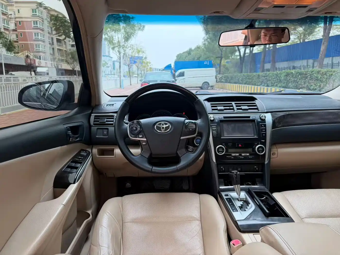 Toyota Camry 2015 Dual Engine 2.5HG Luxury Navigation Edition фото 15