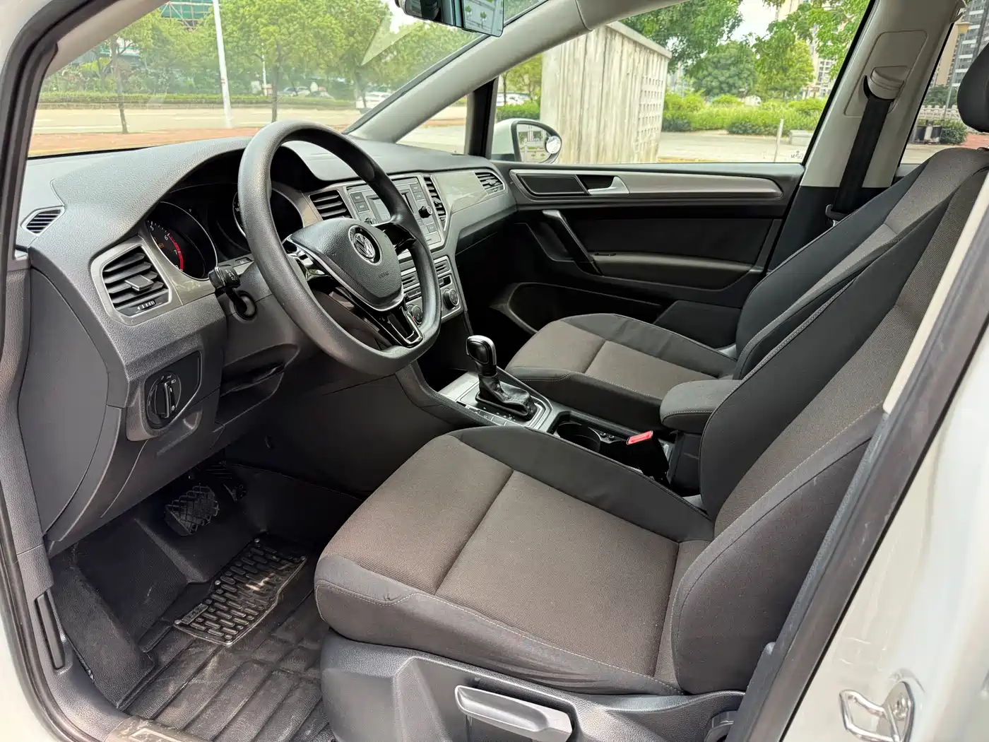 Volkswagen Golf Sportsvan 2016 1.6L Automatic Comfort фото 4
