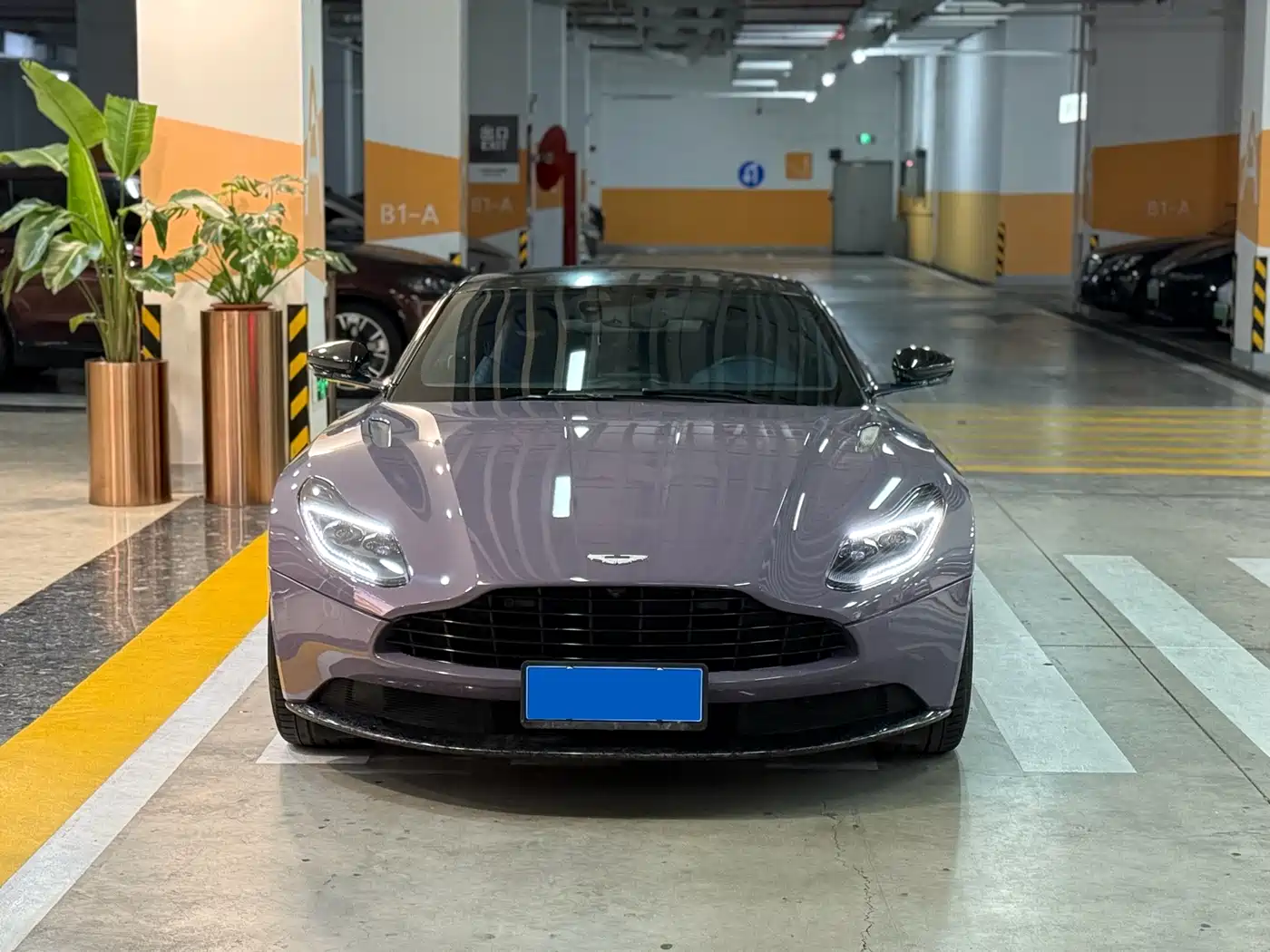 ASTON MARTIN DB11