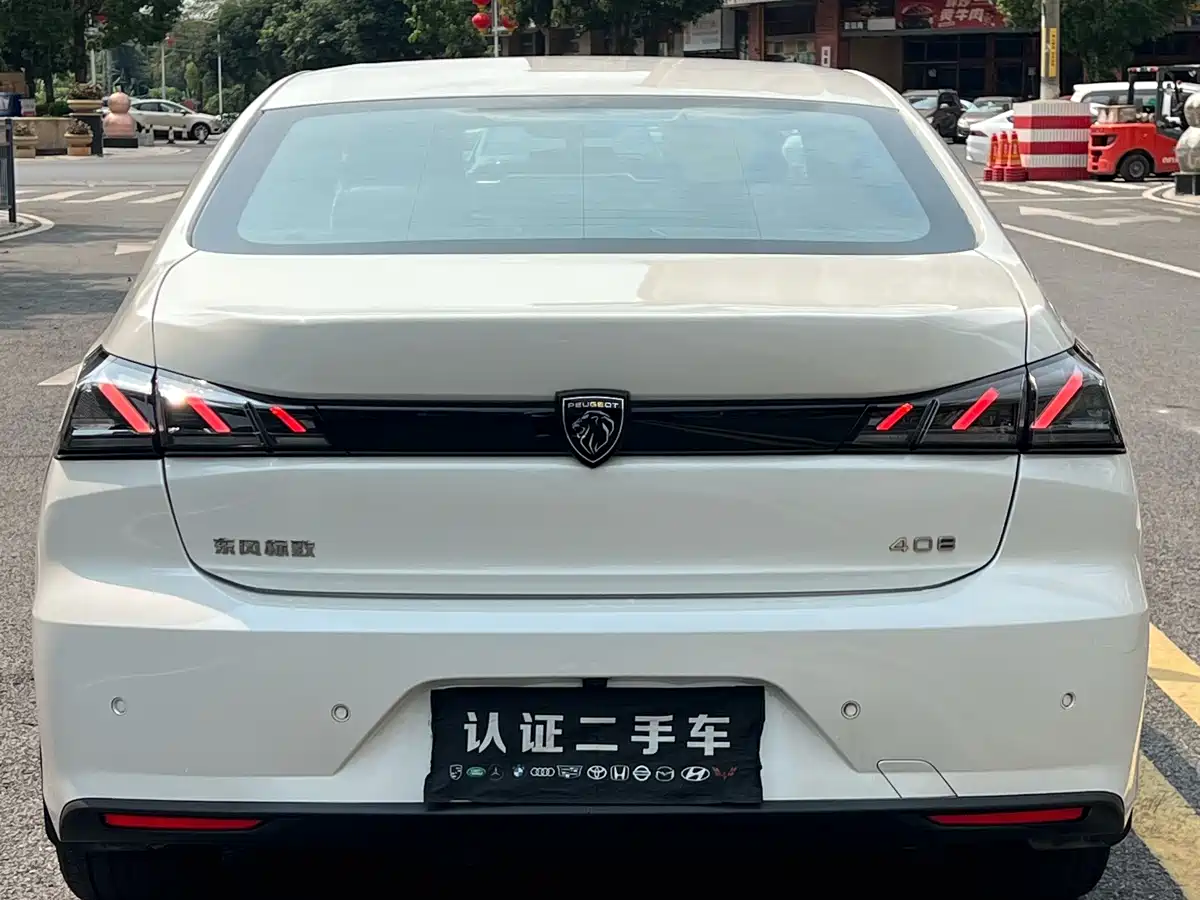 PEUGEOT 408
