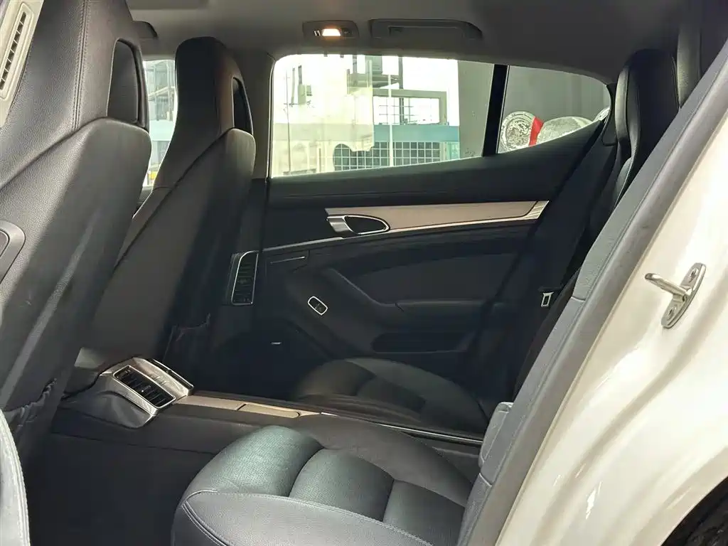 Porsche Panamera 2010 Panamera 4 3.6L фото 9