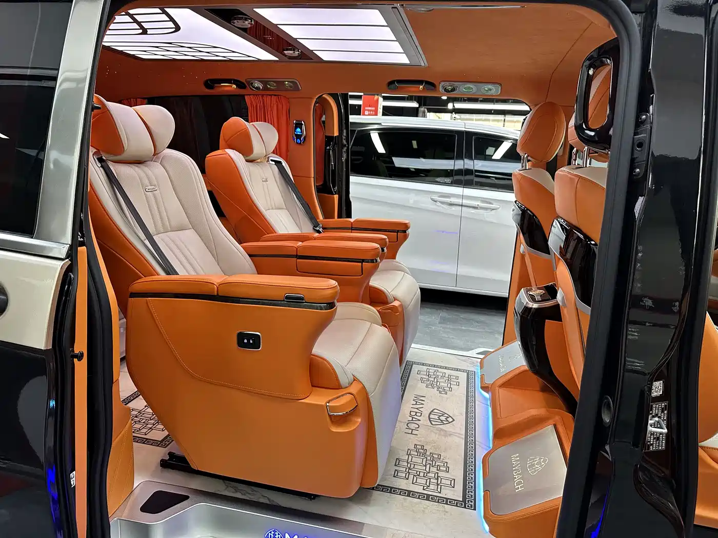 Mercedes-Benz Vito 2023 2.0T Business 7-Seater фото 11