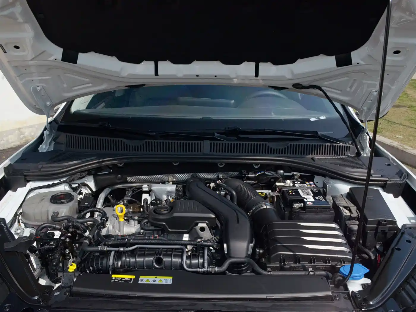 Volkswagen Sagitar 2023 300TSI DSG Surpassing Edition фото 7