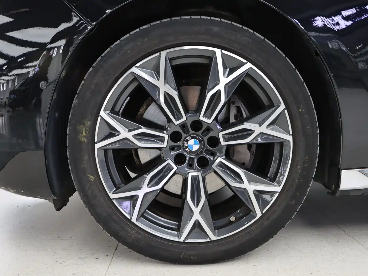 BMW 7 Series 2023 Model 735Li Luxury Package фото 38