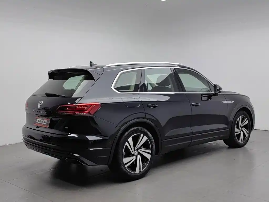 Фото 2 - Volkswagen Touareg