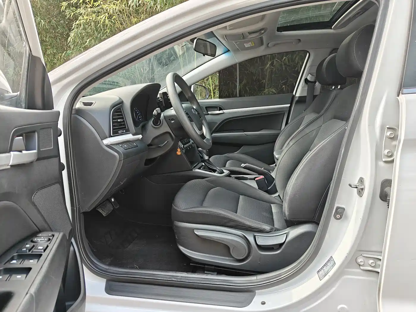 Hyundai Elantra 2016 Model 1.6L Automatic Smart Elite фото 9