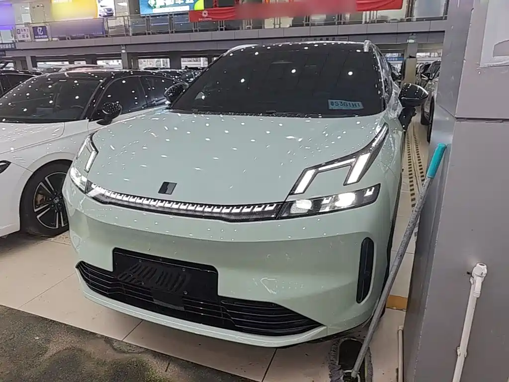 Lynk & Co 08 EM-P 2023