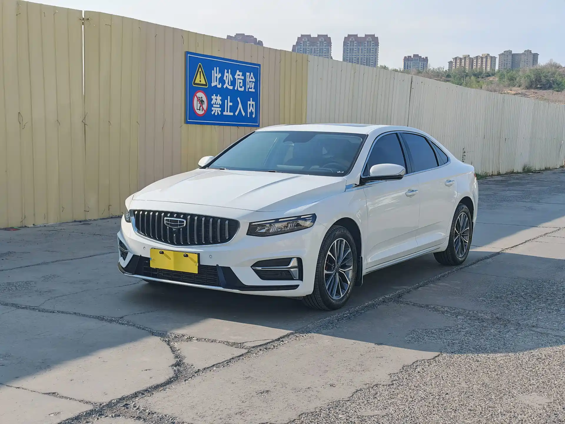 Фото 1 - Geely Preface