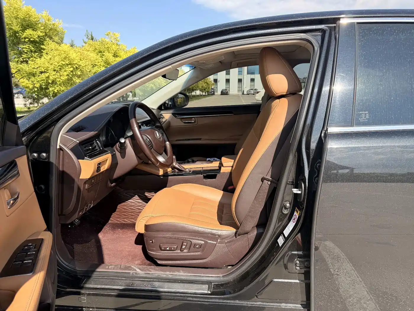Фото 10 - Lexus ES