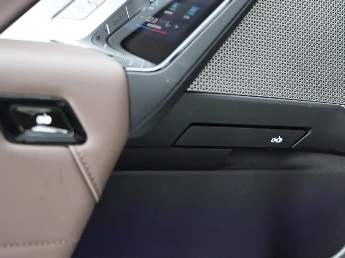 BMW 7 Series 2023 Model 735Li Luxury Package фото 30