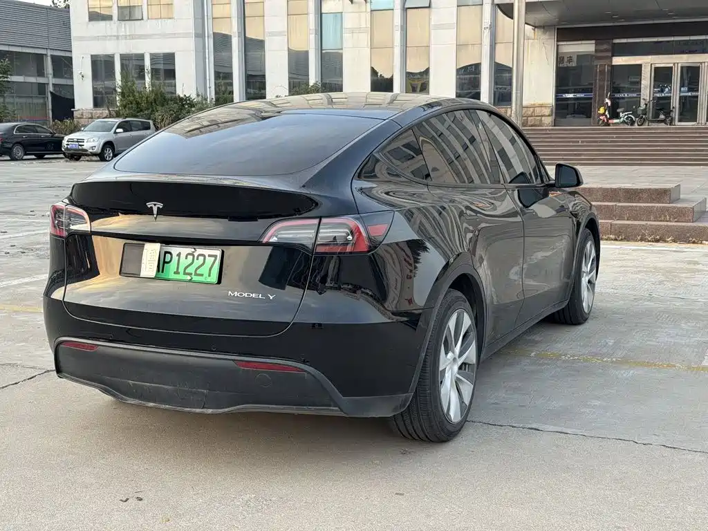 صورة 9 - Tesla Model Y
