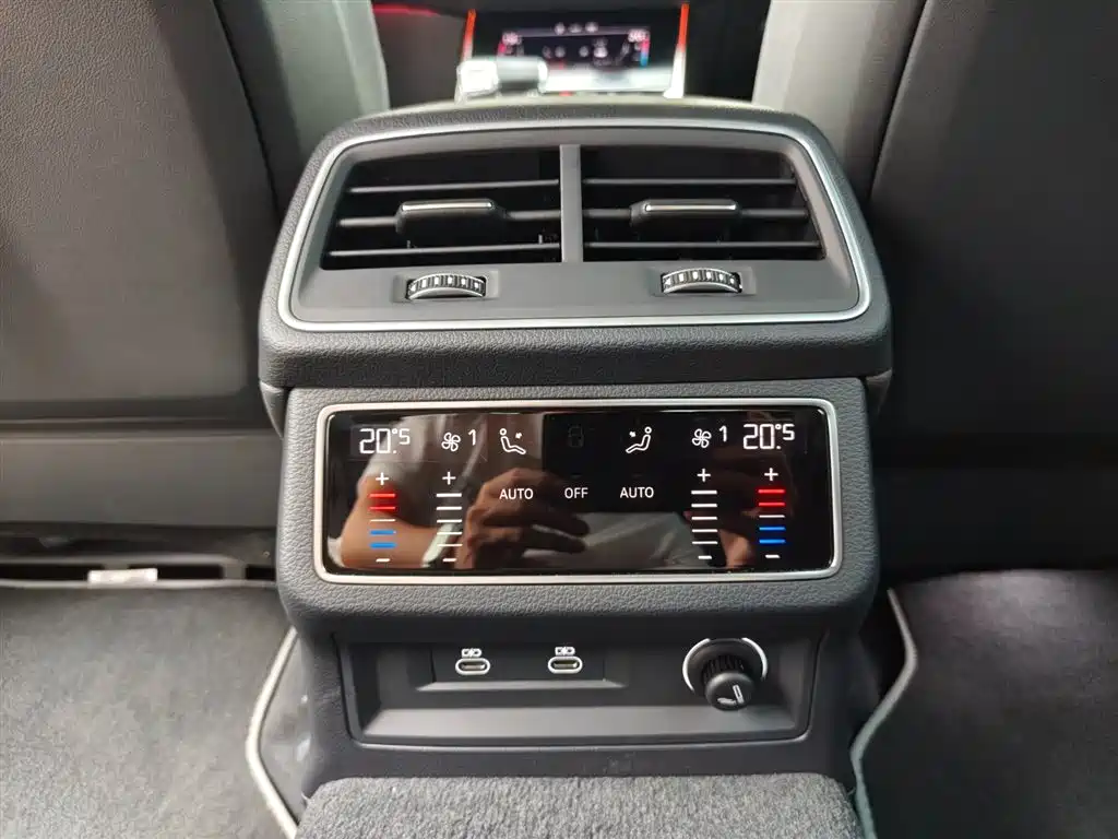 Audi A7L 2025 Model Year 45 TFSI Luxury фото 15
