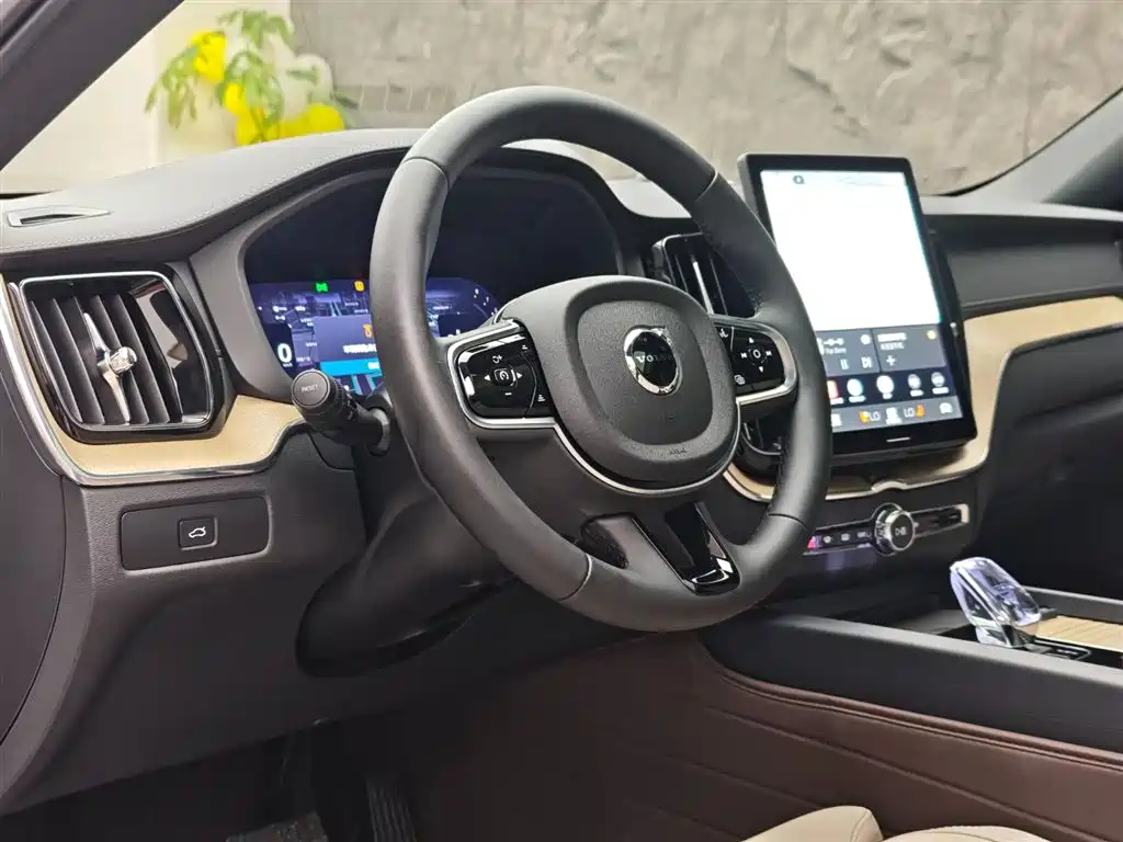 Фото 7 - Volvo XC60