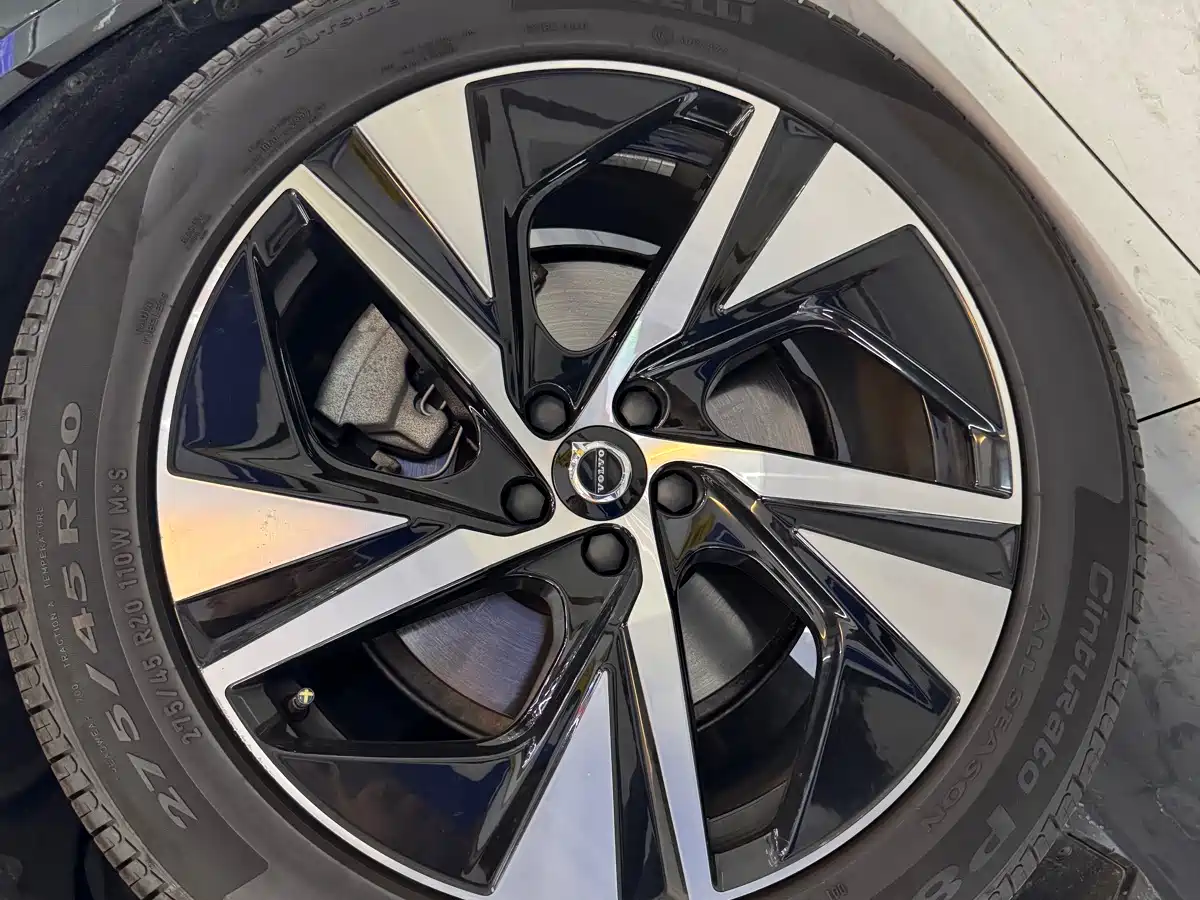 Фото 13 - Volvo XC90