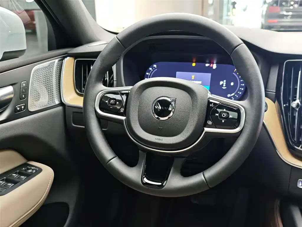 Фото 14 - Volvo XC60