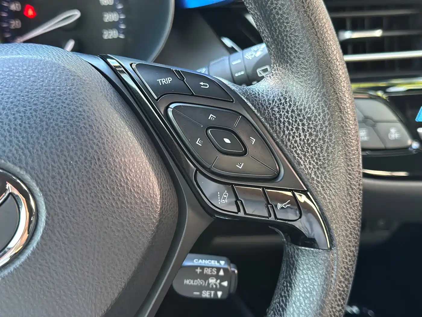 Toyota C-HR 2020 Model 2.0L Leading фото 15