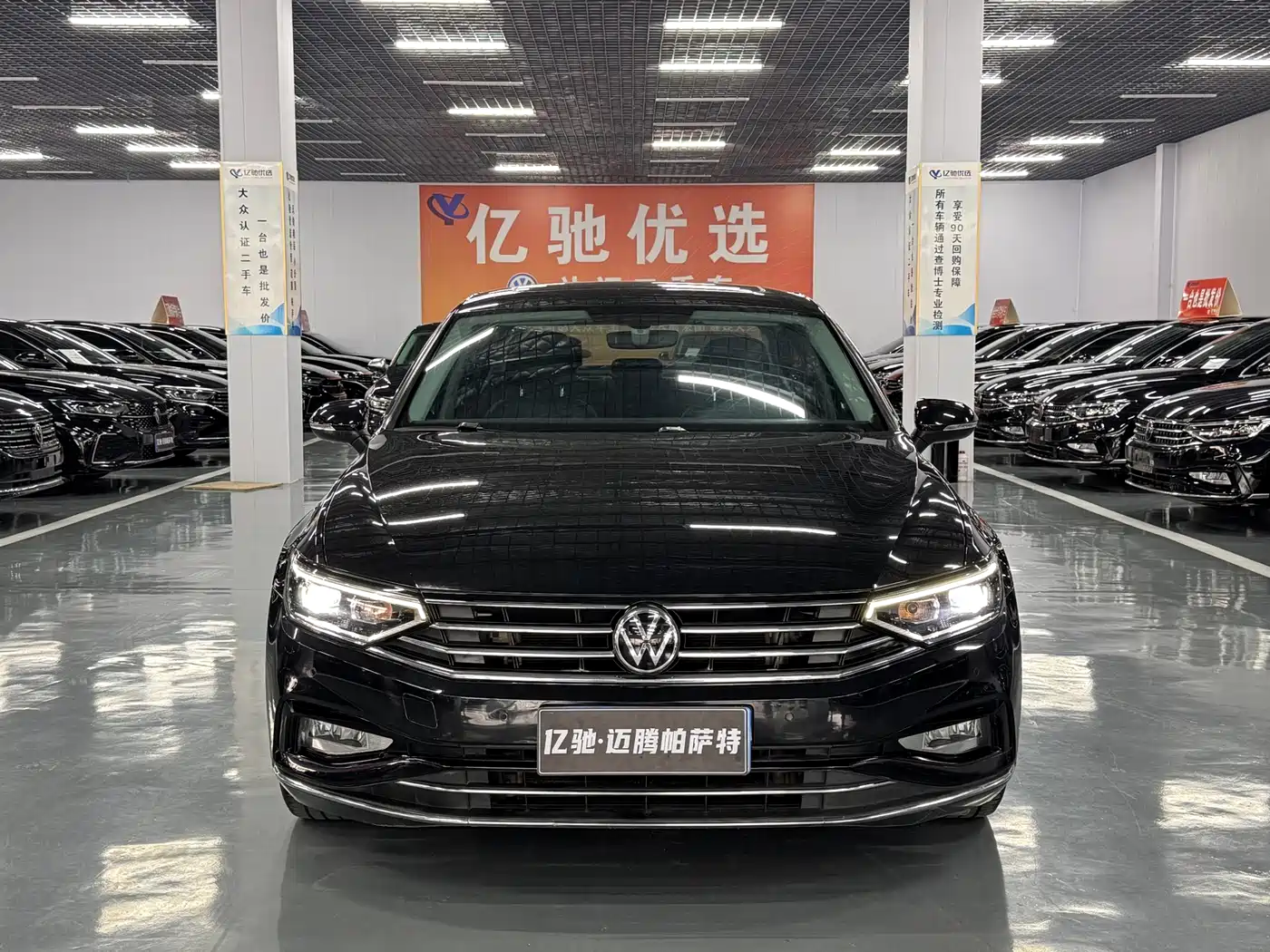 Volkswagen Magotan 2021 330TSI DSG 30th Anniversary Edition фото 2