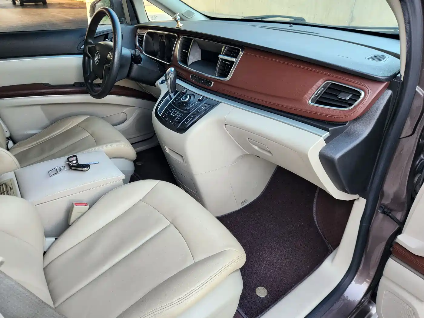 Buick GL8 2015 2.4L Luxury Business Exclusive Edition фото 7