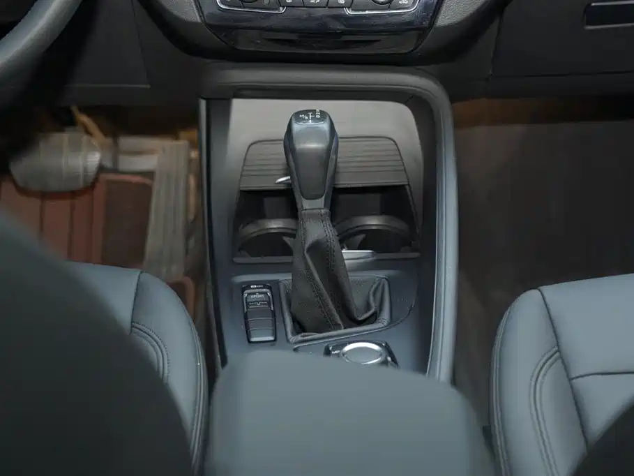 BMW X1 2019 sDrive18Li Fashion Model фото 20