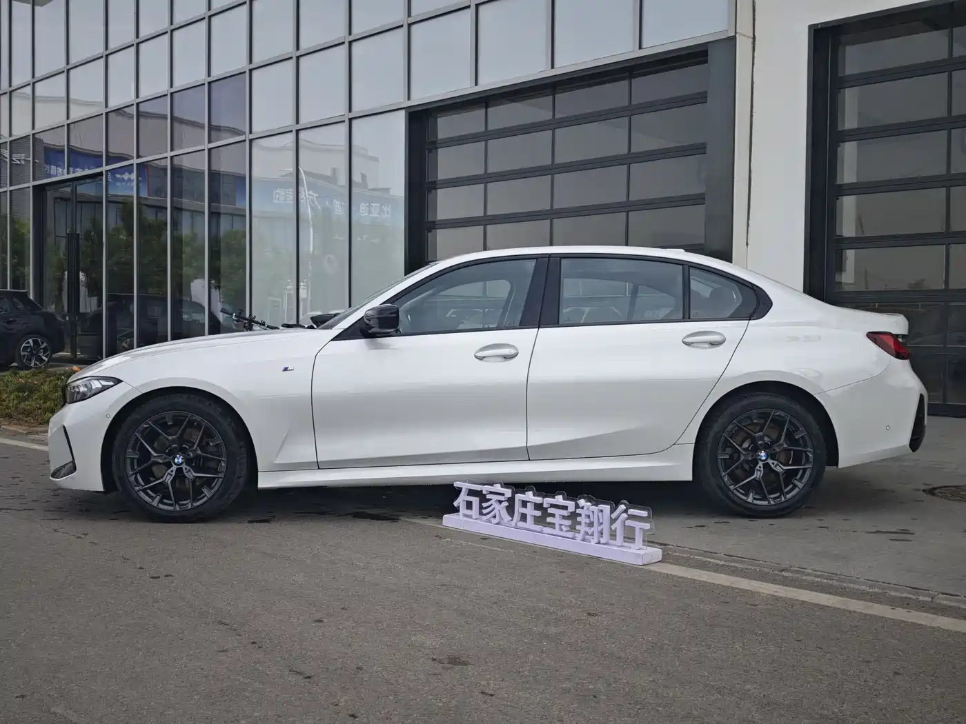 BMW 3 Series 2025 330Li M Sport Night Edition фото 3