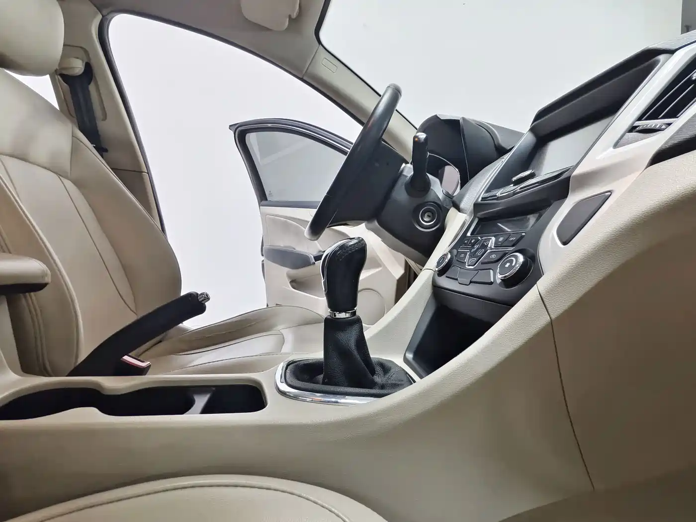 Chery Arrizo 7 2015 2015 1.6L Manual Zhishang Edition