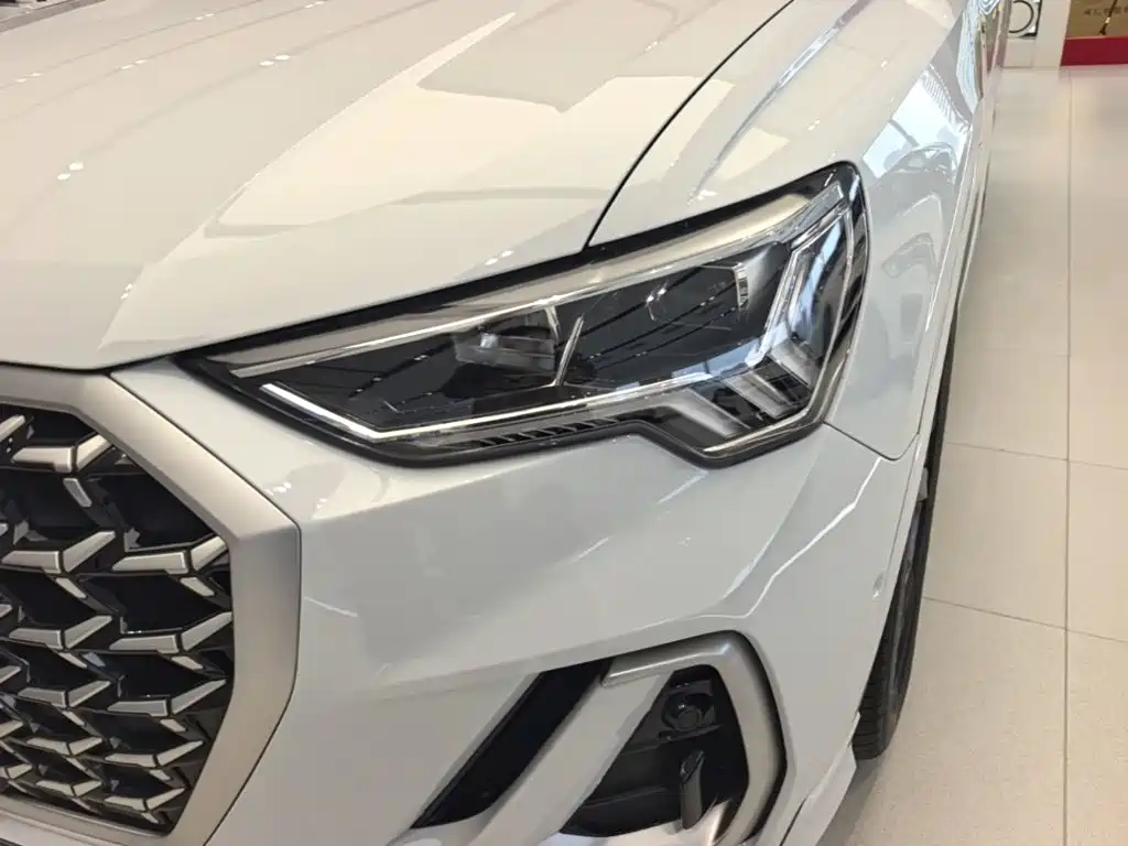 Фото 24 - Audi Q3