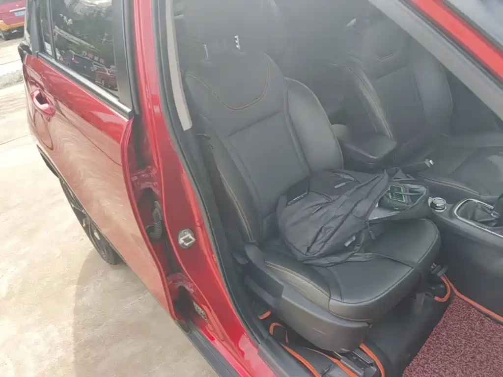 Dongfeng Aeolus Dongfeng Fengshen AX4 2017 2017 1.6L DCT Trendy