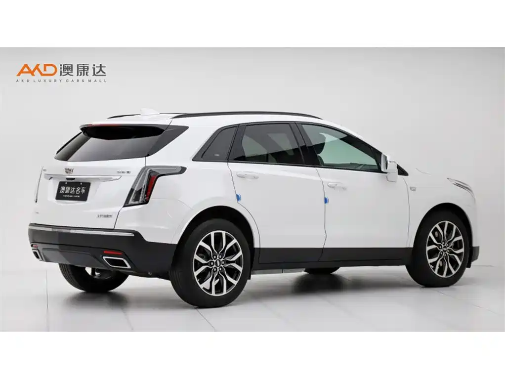 Photo 3 - Cadillac XT5