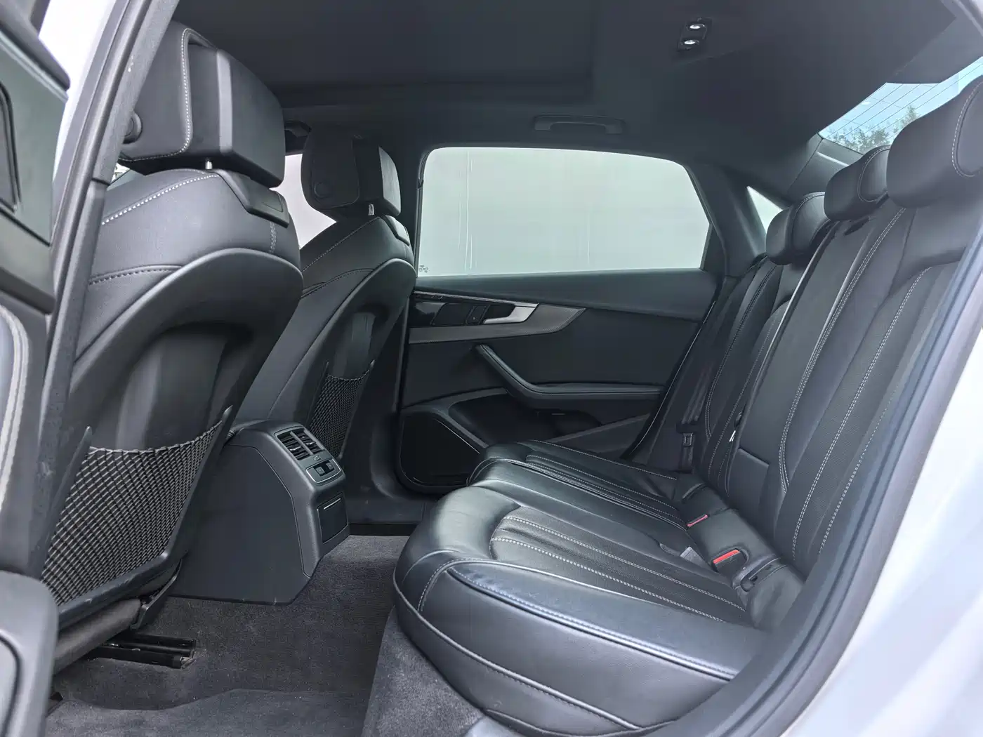 Audi A4L 2023 40 TFSI quattro Luxury Sport фото 6
