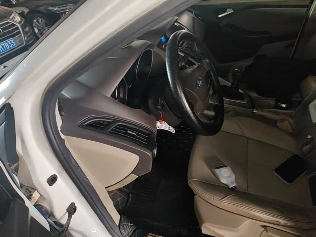 Ford Focus 2015 2012 Sedan 1.6L Manual Comfort