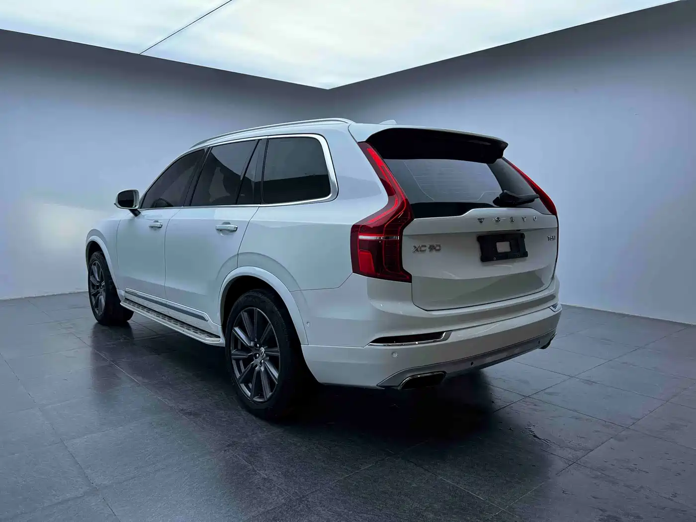 Фото 9 - Volvo XC90