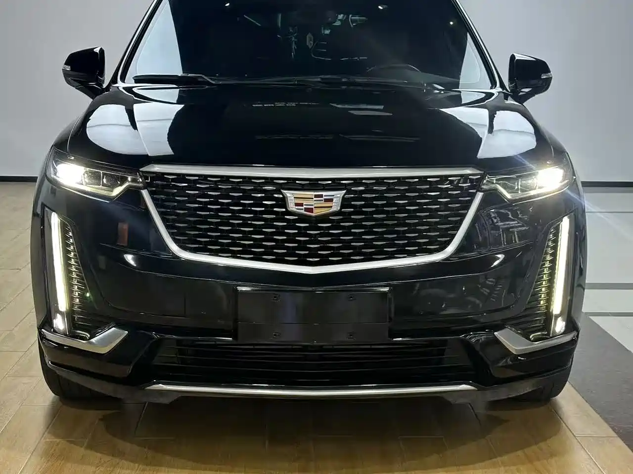 CADILLAC XT6