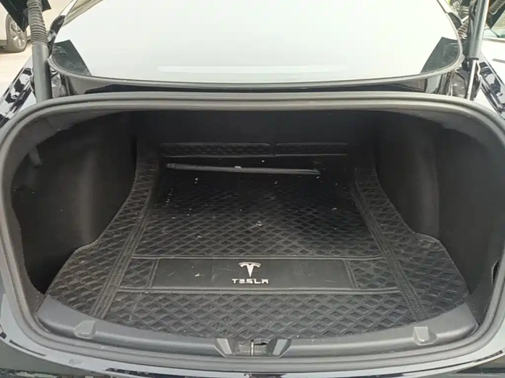 Фото 19 - Tesla Model 3