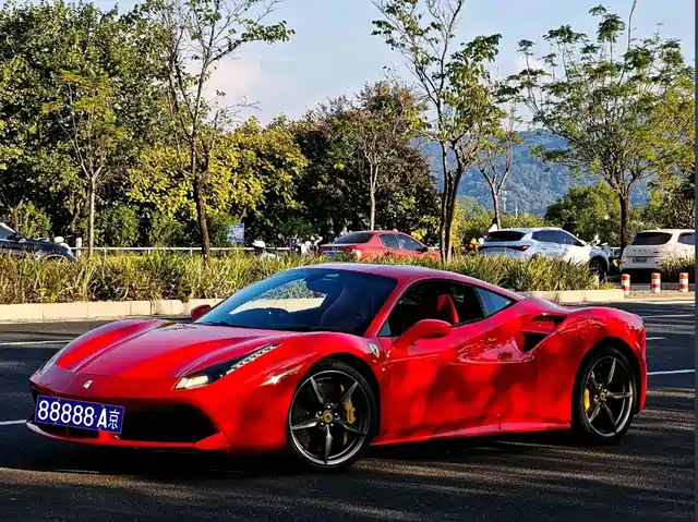 FERRARI 488