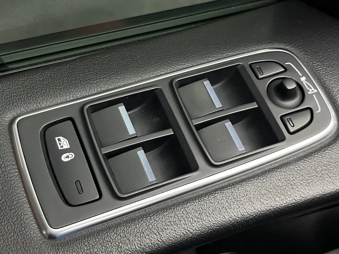 Photo 10 - Jaguar F-PACE