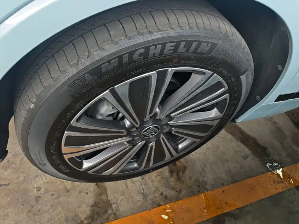 Фото 23 - Buick E5