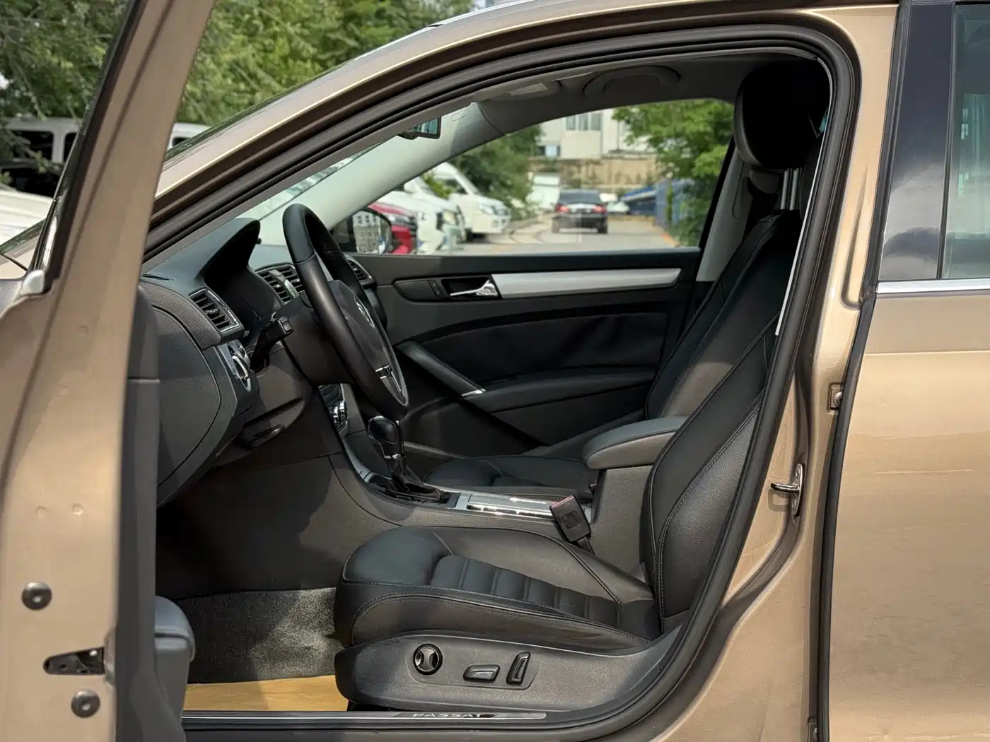 Volkswagen Passat 2014 1.8TSI DSG Executive Edition фото 8