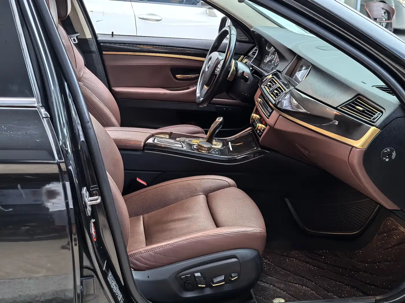 BMW 5 Series 2015 535Li Leading фото 10