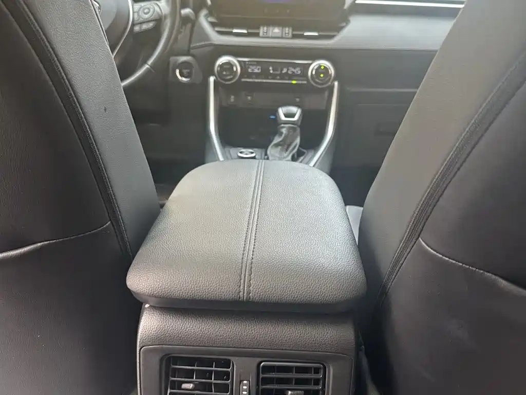 Toyota Wildlander 2023 Hybrid 2.5L E-CVT AWD Premium Edition фото 13