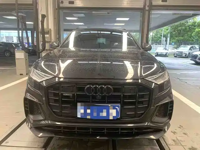 Audi Q8 2022 55 TFSI Exclusive Dynamic — фото 3