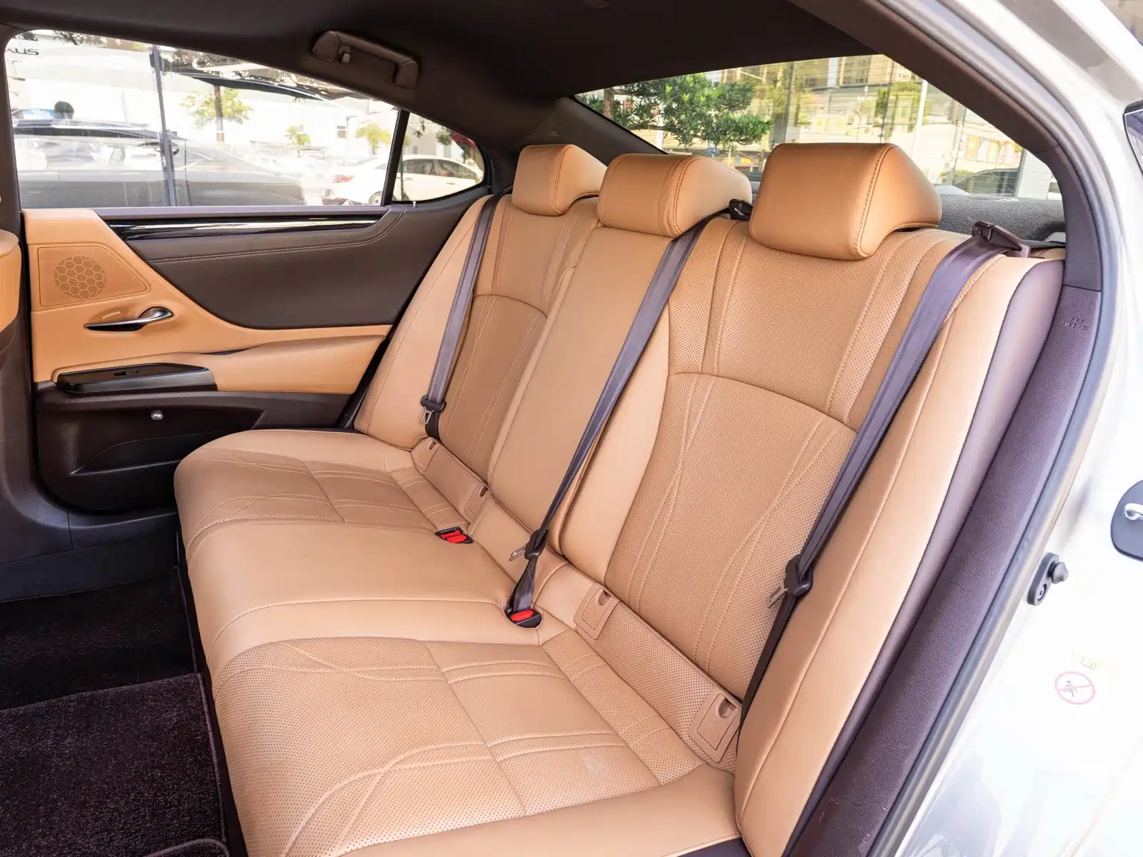 Photo 12 - Lexus ES