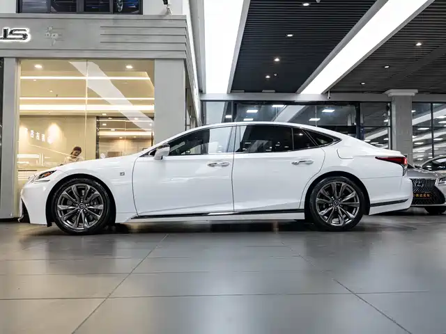 Lexus LS 2018 500h F SPORT China VI — фото 4