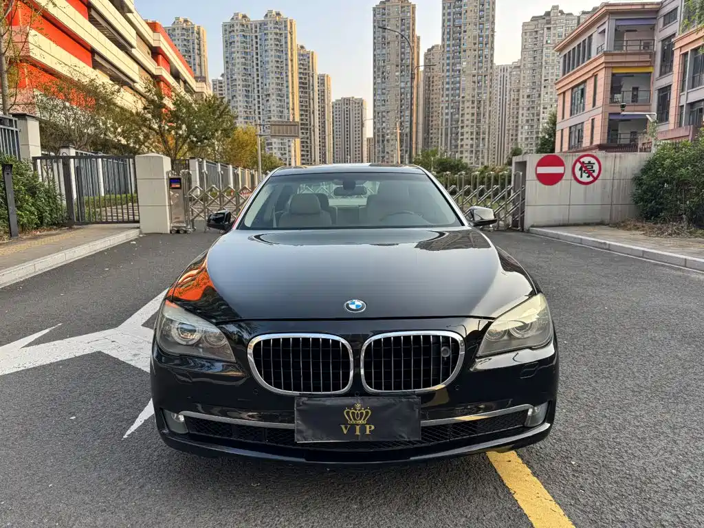 Фото 2 - BMW 7 Series